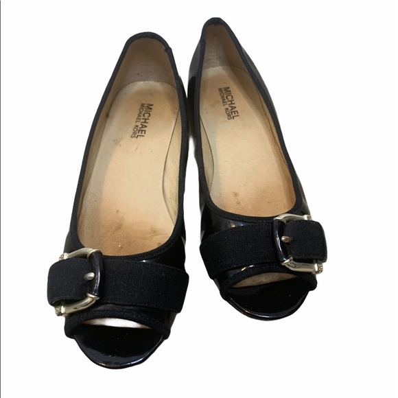 Michael Kors patent black leather open toe flats - Picture 2 of 9